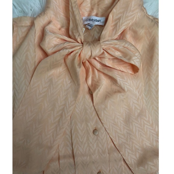 Tie Neck Sleeveless Blouse - Picture 4 of 4